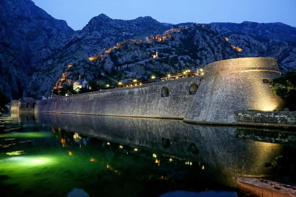 Stari grad Kotor bedemi